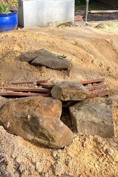 Sandarium anlegen Rückzugsorte Steine Ziegel